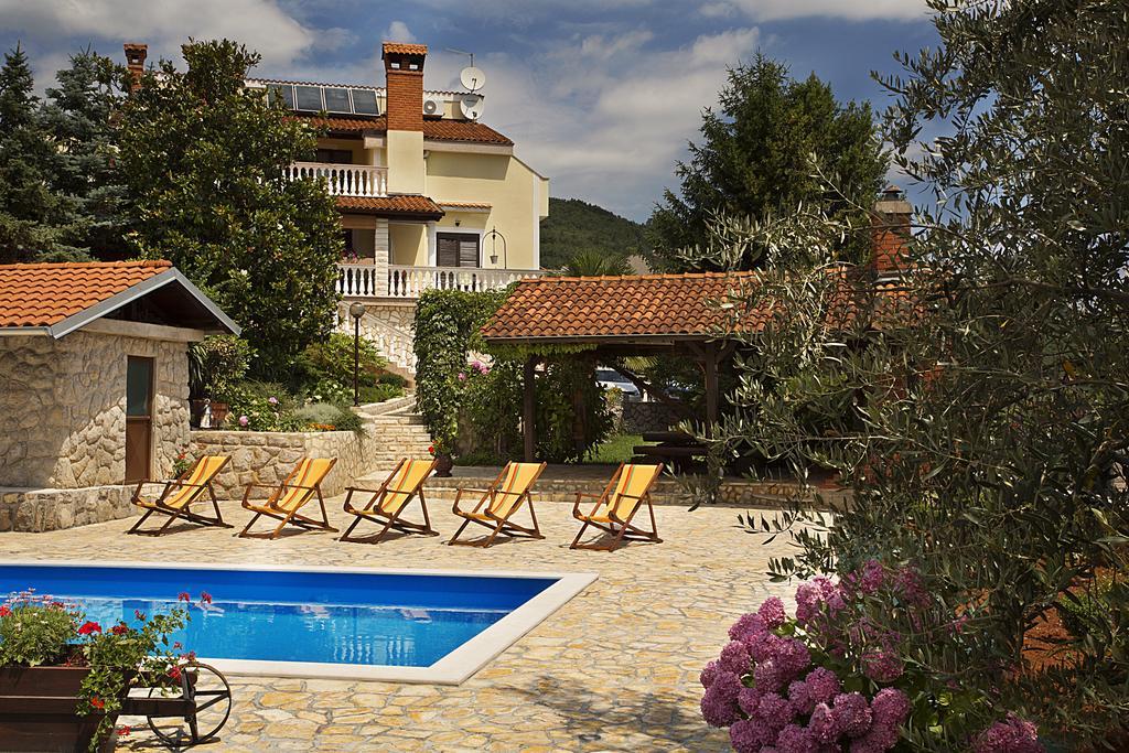 Apartments Petricic With Swimming Pool Icici Bagian luar foto