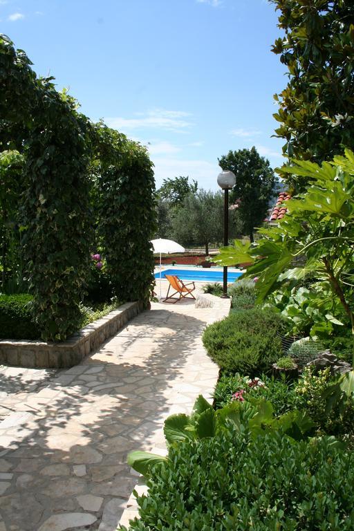 Apartments Petricic With Swimming Pool Icici Bagian luar foto