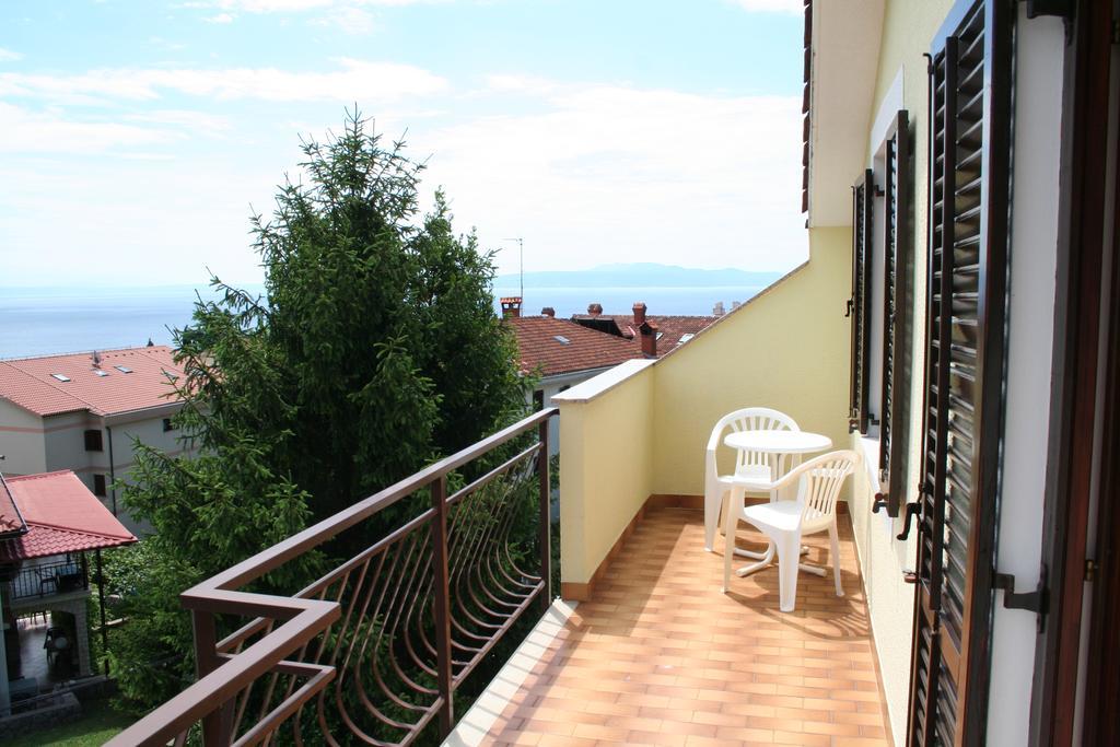 Apartments Petricic With Swimming Pool Icici Bagian luar foto