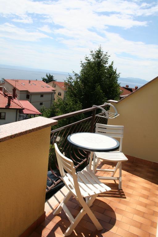 Apartments Petricic With Swimming Pool Icici Bagian luar foto