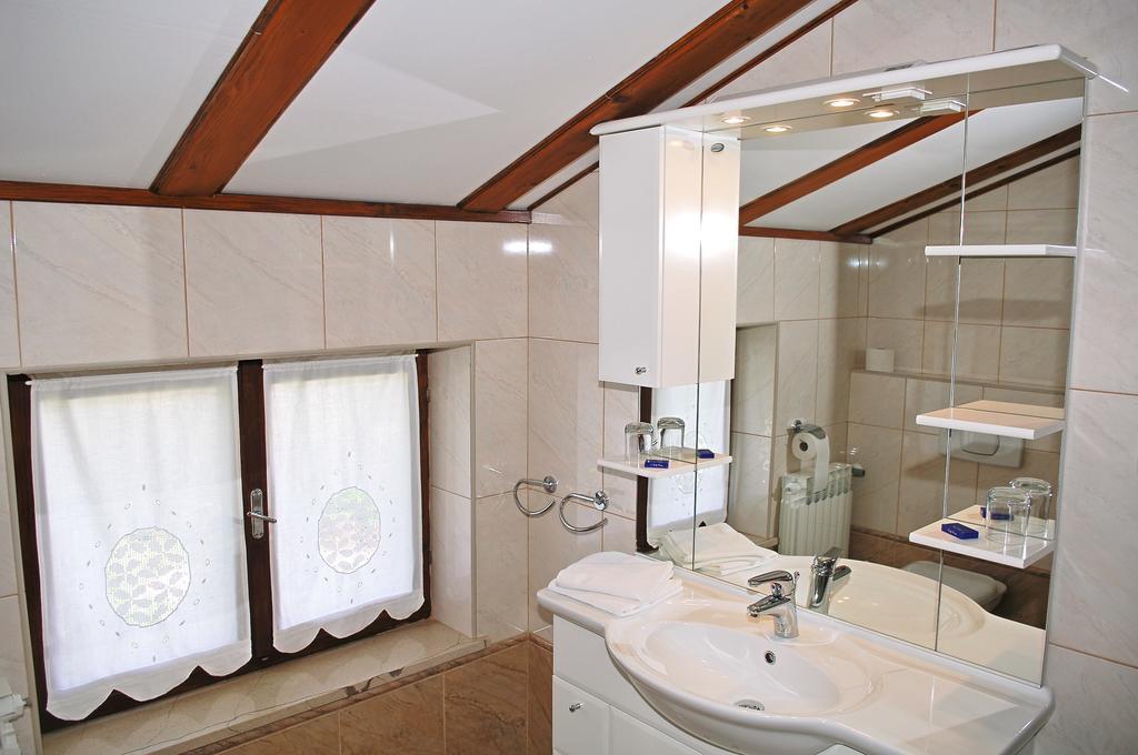 Apartments Petricic With Swimming Pool Icici Bagian luar foto
