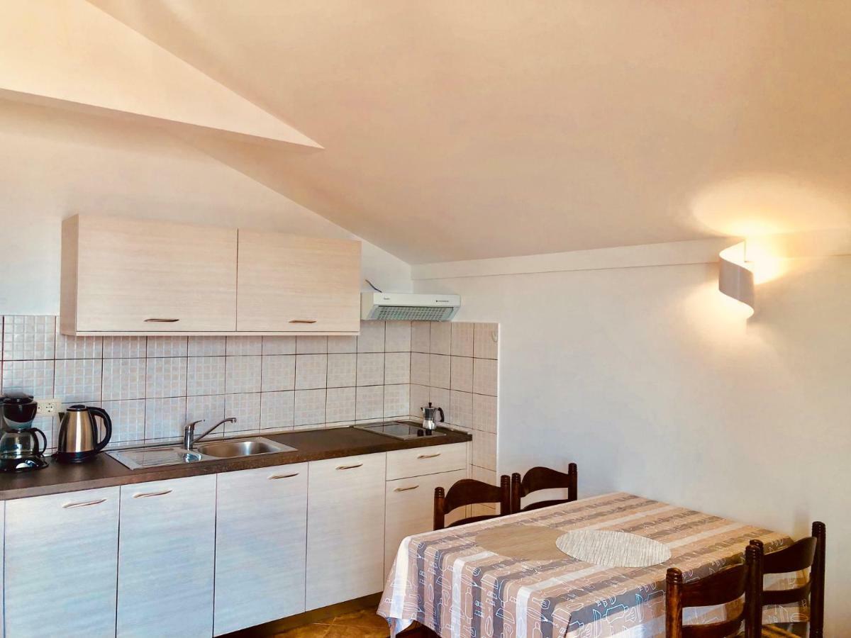 Apartments Petricic With Swimming Pool Icici Bagian luar foto