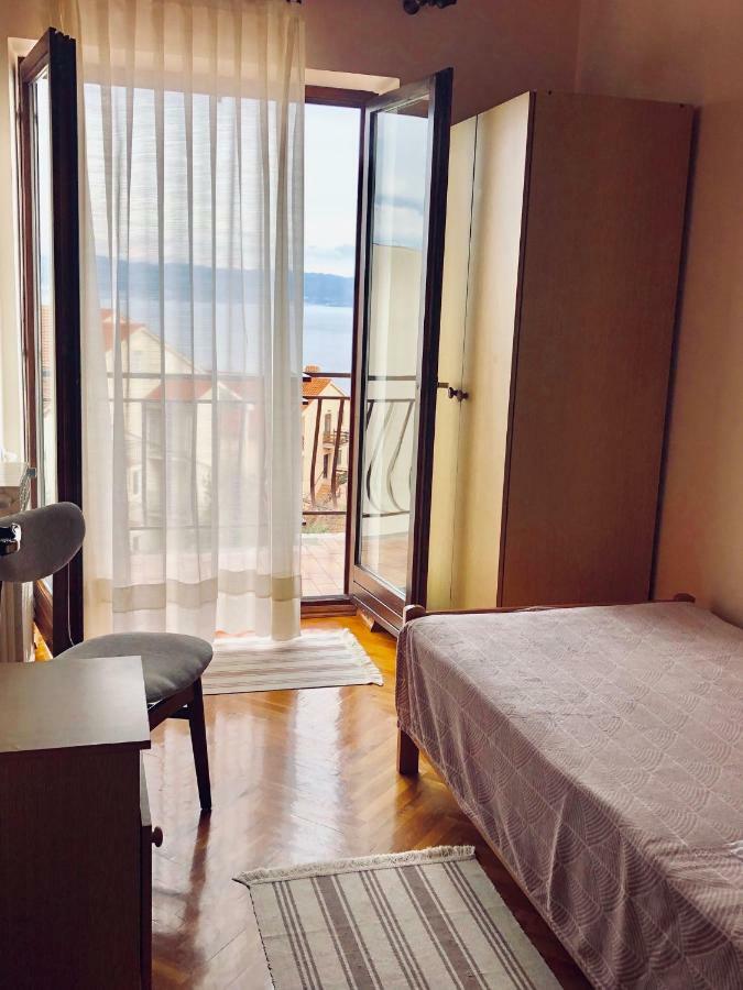 Apartments Petricic With Swimming Pool Icici Bagian luar foto