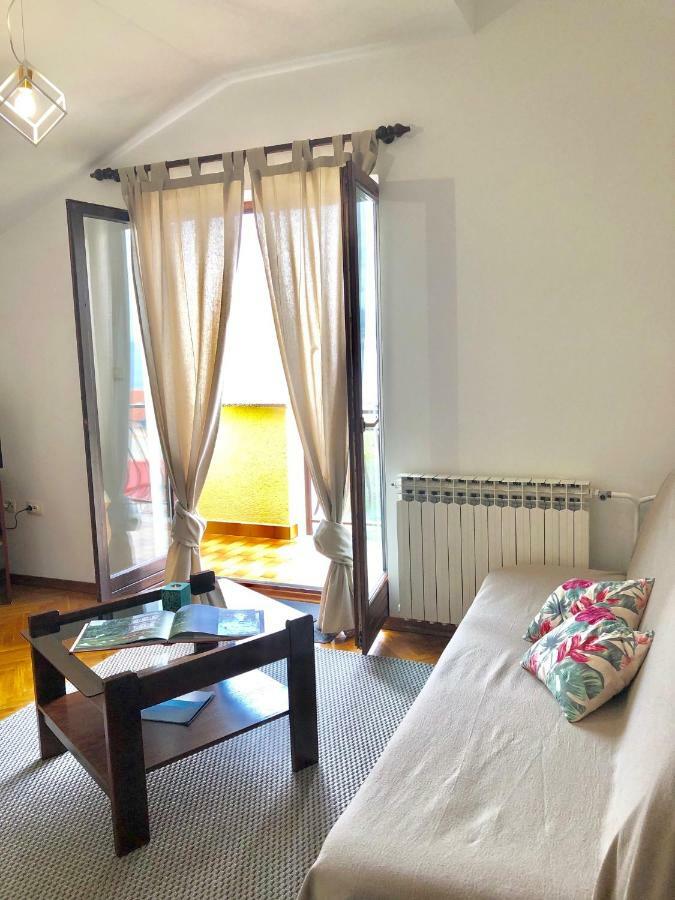 Apartments Petricic With Swimming Pool Icici Bagian luar foto